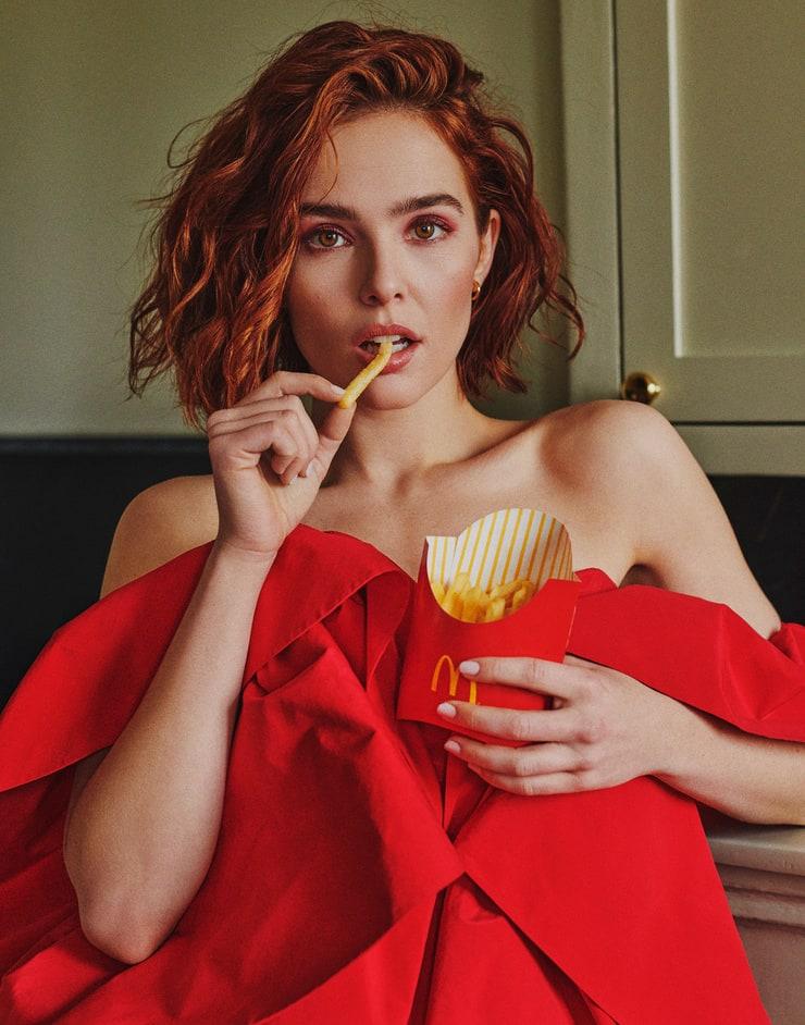 60+ Hot And Sexy Pictures Of Zoey Deutch Will Make You Love Her Unconditionally 40