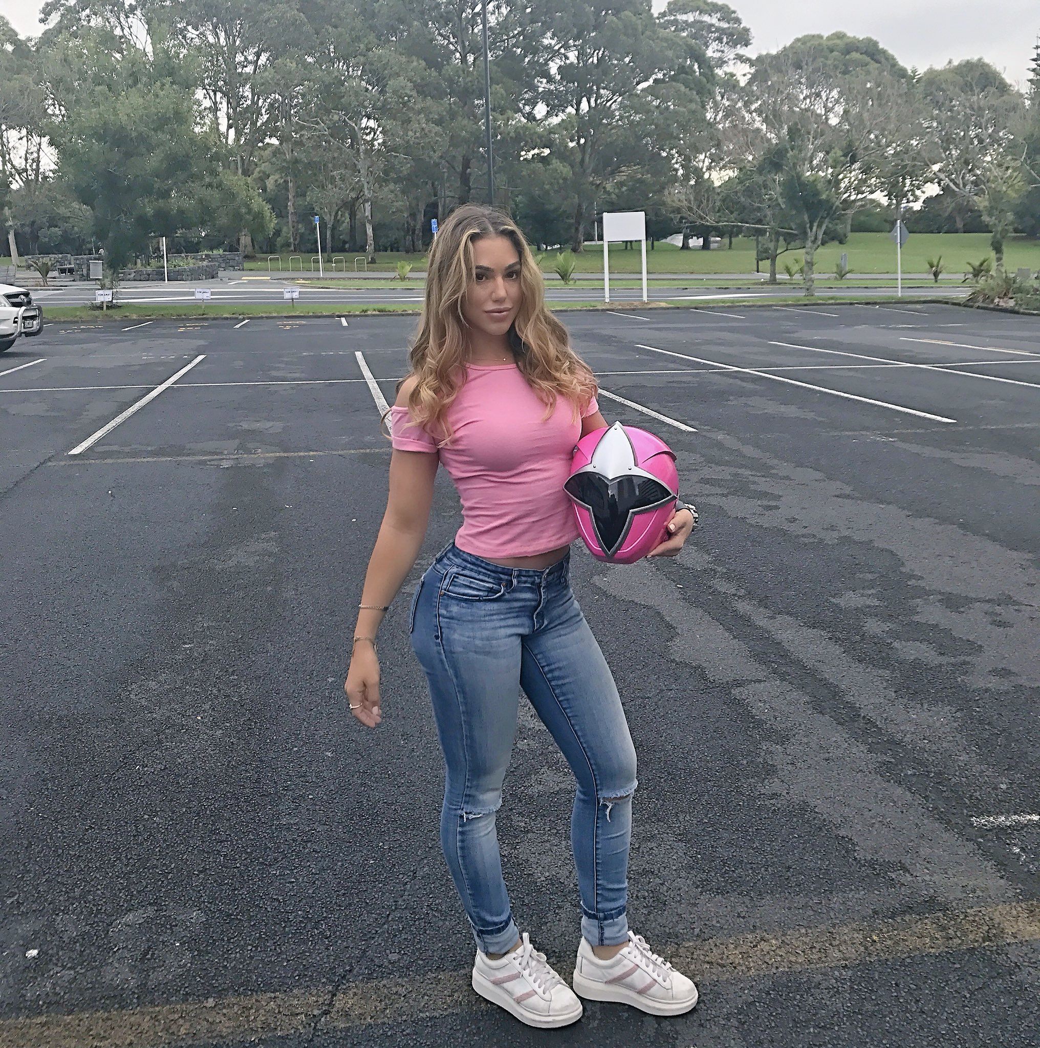 Chrystiane Lopes in Pink