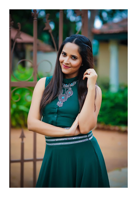 Anasuya Bharadwaj Latest Hot Pics In Green Sleeveless Pics 3