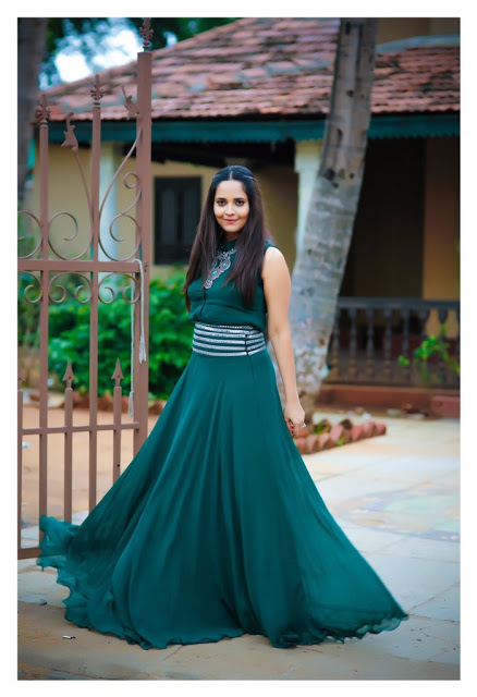 Anasuya Bharadwaj Latest Hot Pics In Green Sleeveless Pics 8