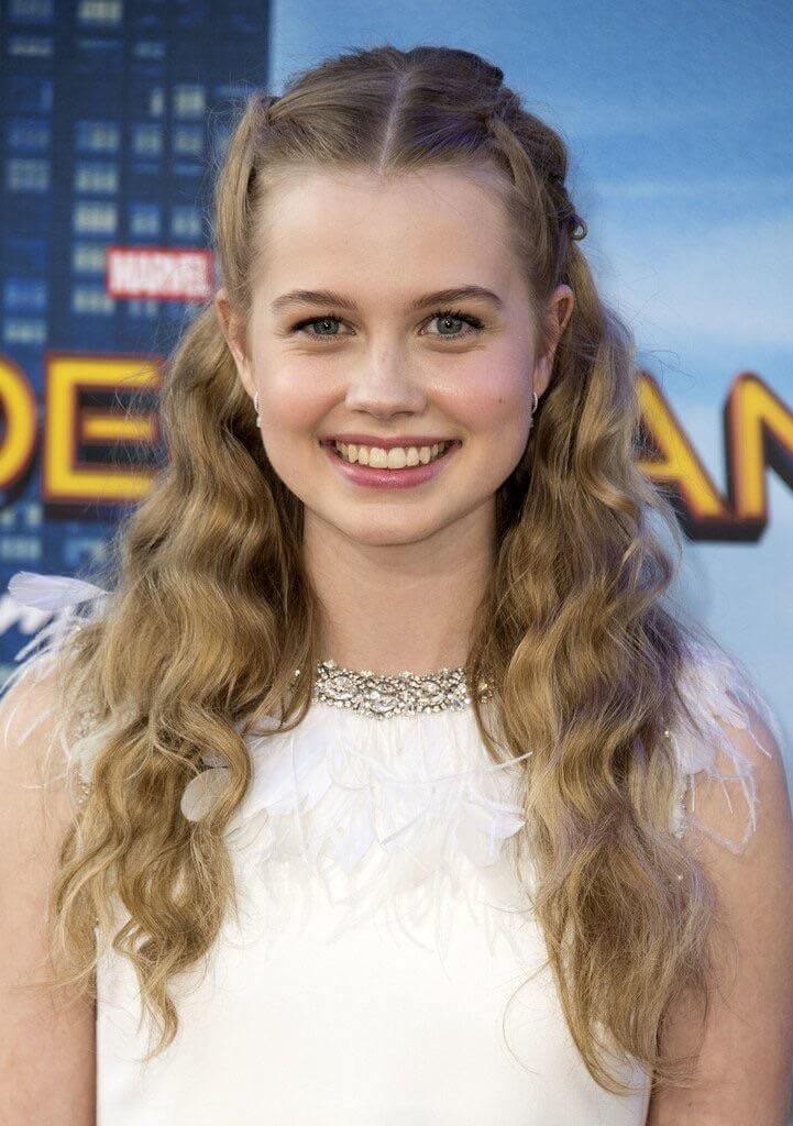 Angourie Rice sexy picsAngourie Rice sexy pics