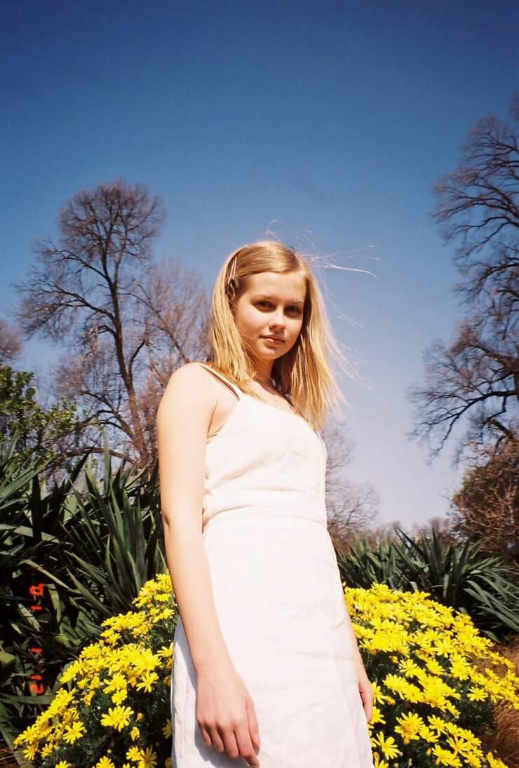 Angourie Rice sexy side pciture (2)