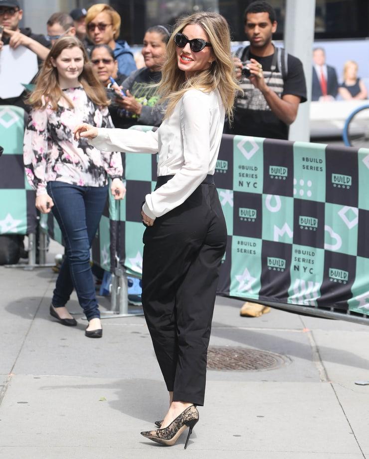 51 Hottest Annabelle Wallis Big Butt Pictures Which Will Make You Feel All Excited And Enticed 72
