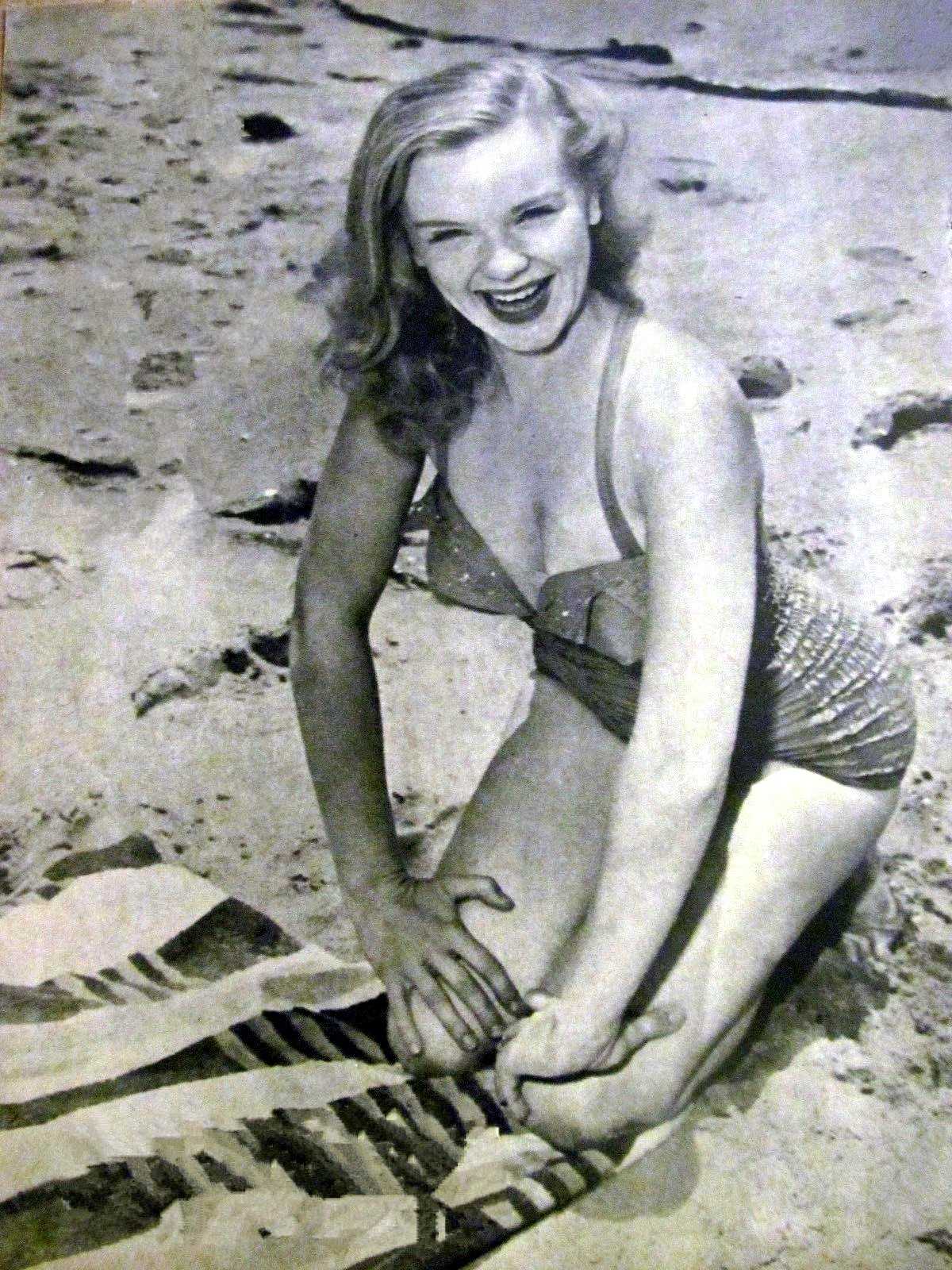 Anne Francis busty pics