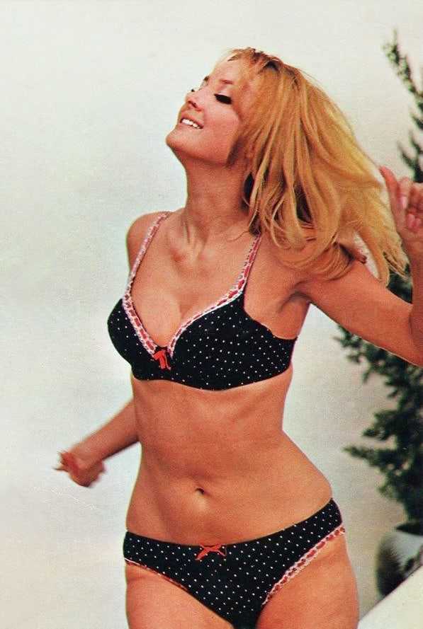 Barbara Bouchet bikini pics