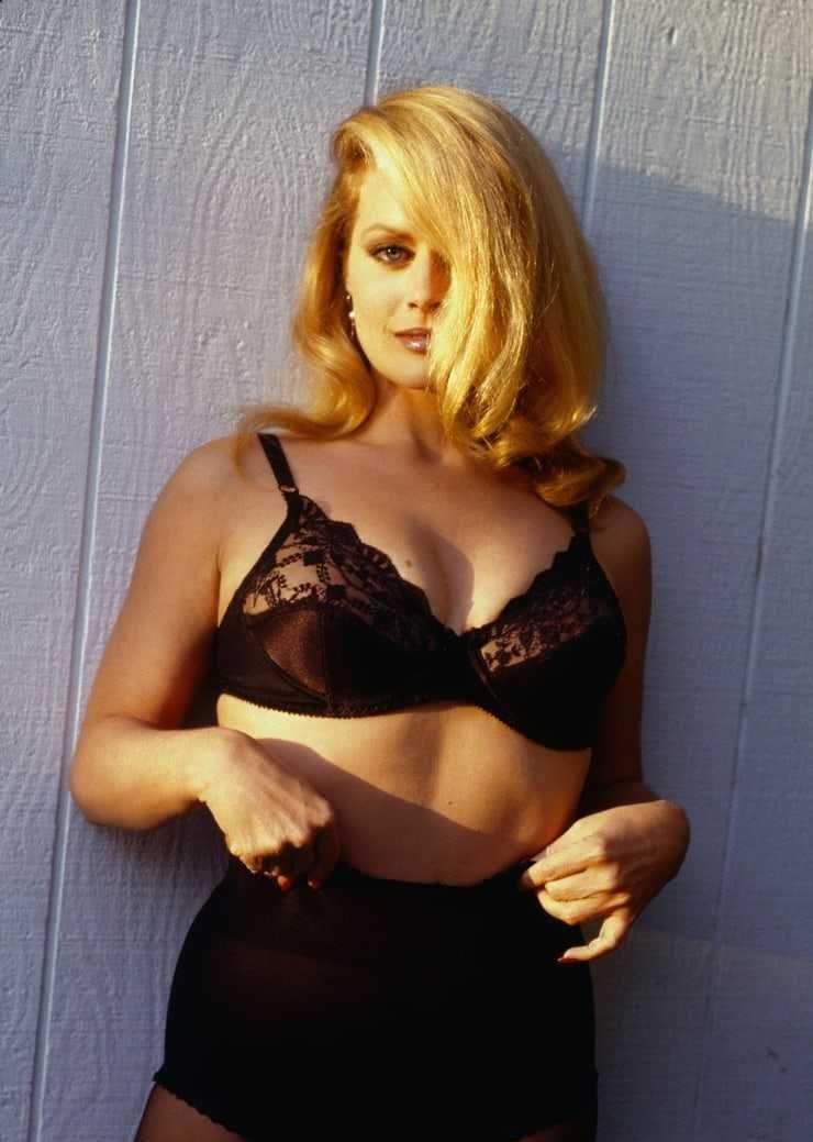 Beverly D'Angelo big boobs pics