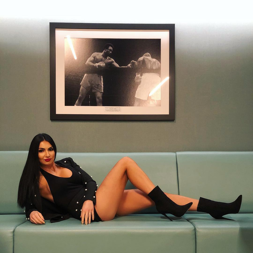 Billie Kay awesome legs (2)