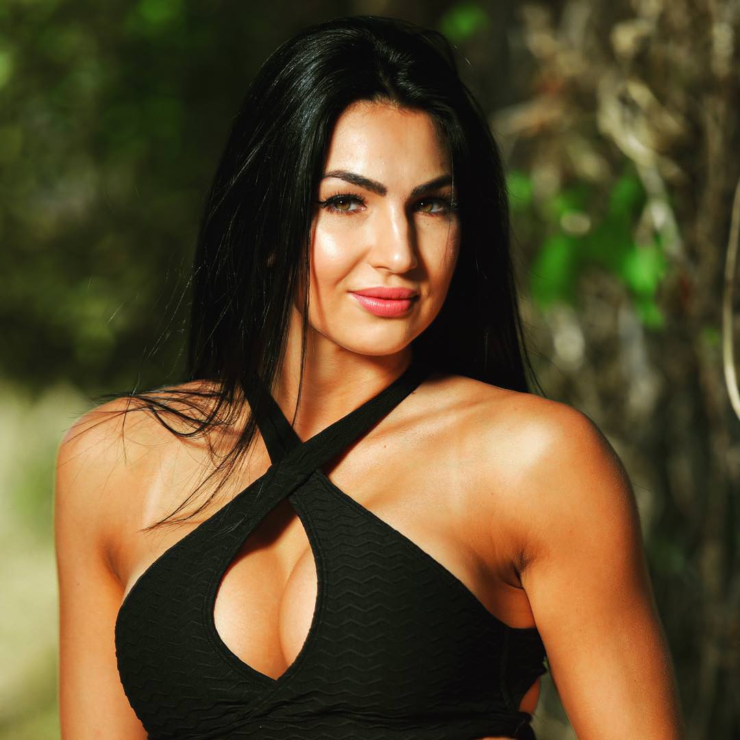 Billie Kay cleavages awesome pics (2)