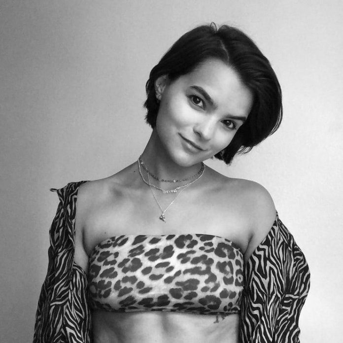 50 Brianna Hildebrand Nude Pictures That Are Erotically Stimulating 68
