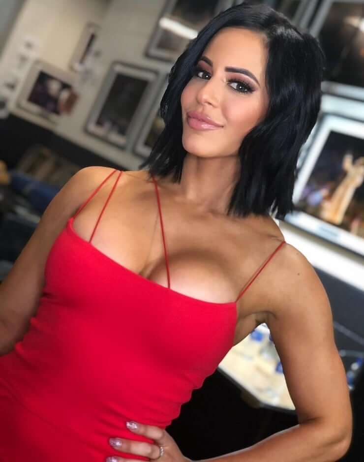Charly Caruso cleavage