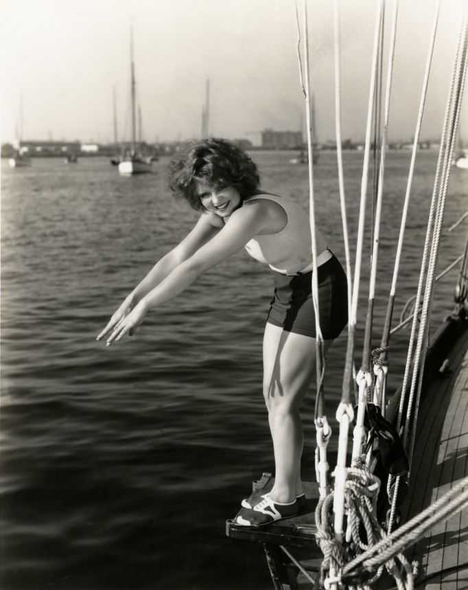 Clara Bow hot pictures