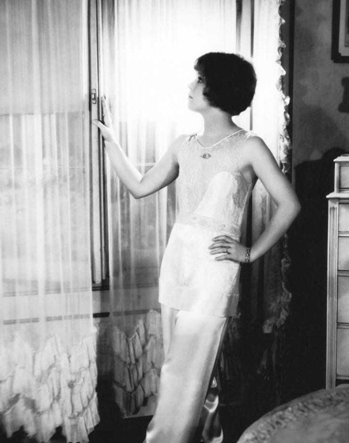 Clara Bow sexy pictures