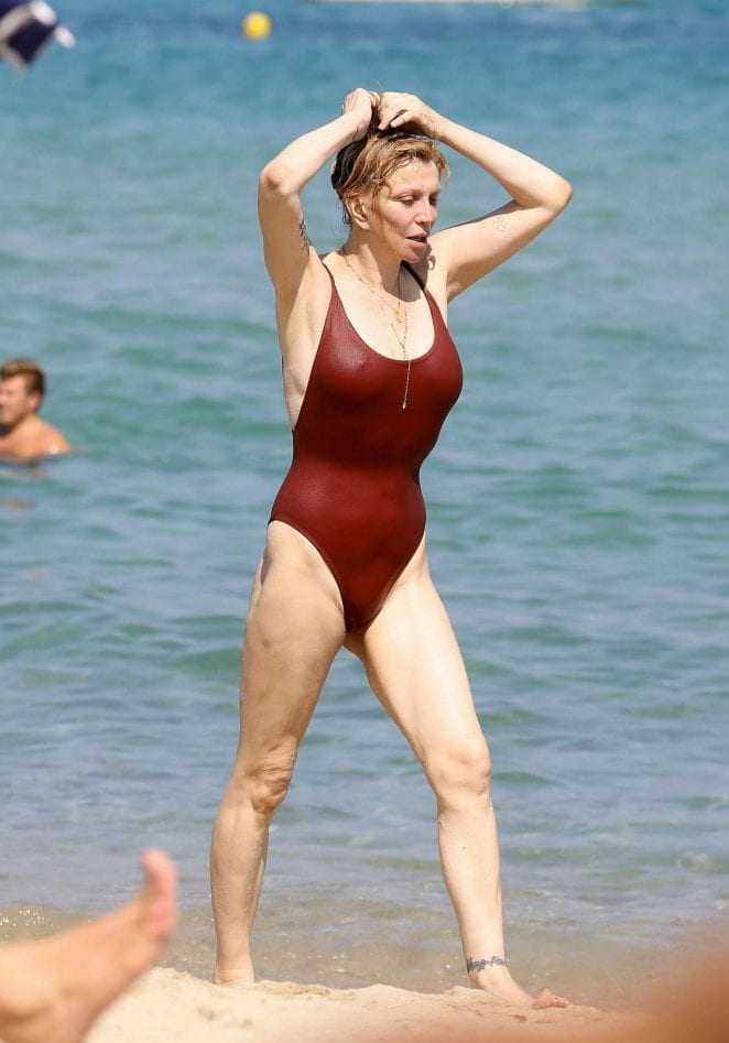 43 Sexy and Hot Courtney Love Pictures – Bikini, Ass, Boobs 15