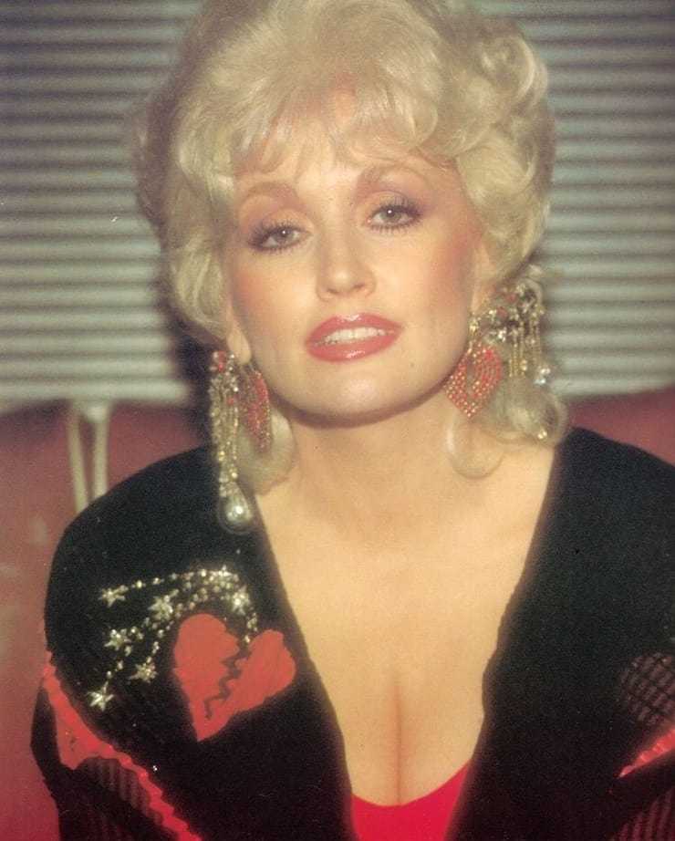 51 Hottest Dolly Parton Big Butt Pictures That Are Sure To Make You Her Most Prominent Admirer 8