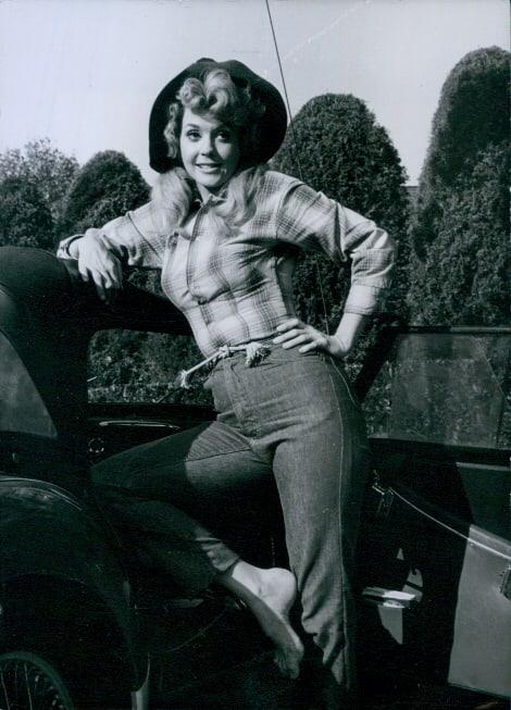 42 Donna Douglas Nude Pictures Are Sure To Keep You At The Edge Of Your Seat 32