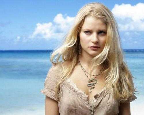 45 Sexy and Hot Emilie de Ravin Pictures – Bikini, Ass, Boobs 21