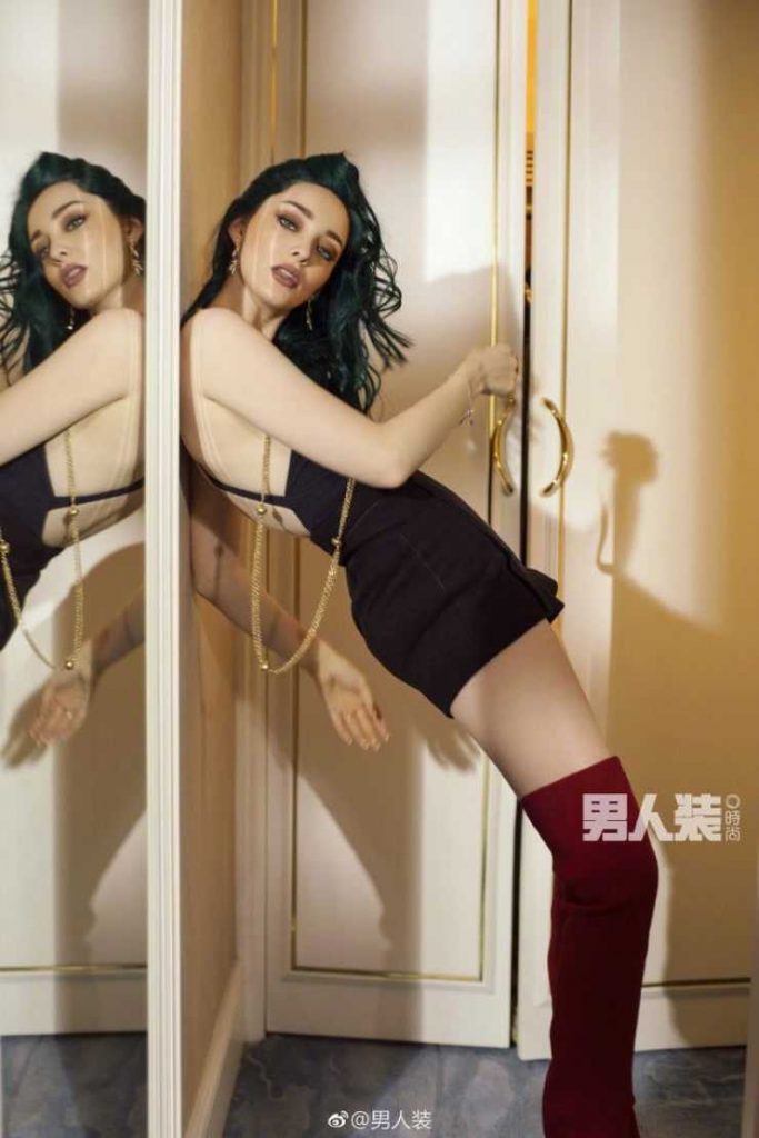 52 Emma Dumont Nude Pictures Which Make Her A Work Of Art 46