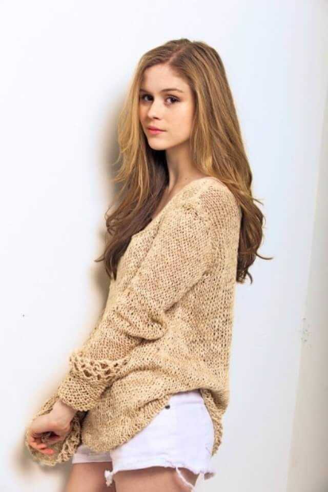 Erin Moriarty side booty pics