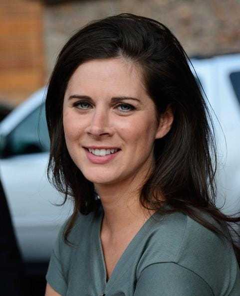 50+ Erin Burnett Hot Pictures Will Make You Go Crazy For This Babe 9