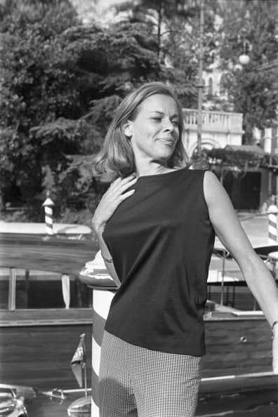 51 Hottest Honor Blackman Big Butt Pictures Which Are Incredibly Bewitching 36