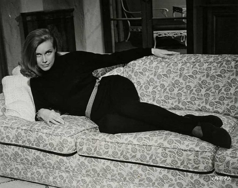 51 Hottest Honor Blackman Big Butt Pictures Which Are Incredibly Bewitching 7