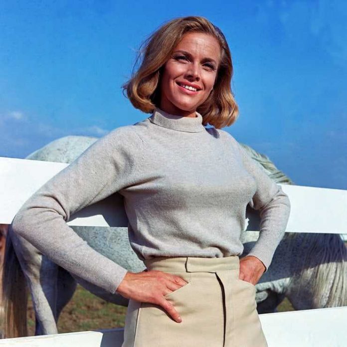 Honor Blackman boobs pictures