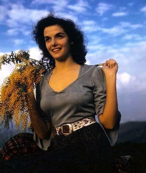 51 Sexy Jane Russell Boobs Pictures Showcase Her Ideally Impressive Figure 283