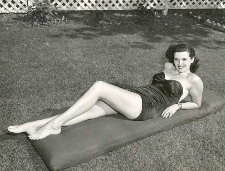 Jane Russell hot legs