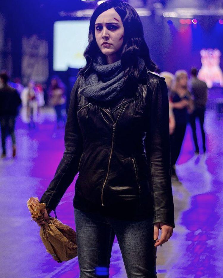 47 Hot Pictures Of Jessica Jones Which Are Incredibly Bewitching 42