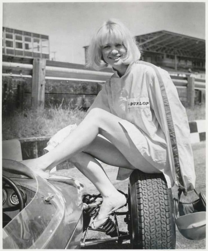 49 Judy Geeson Nude Pictures Brings Together Style, Sassiness And Sexiness 533