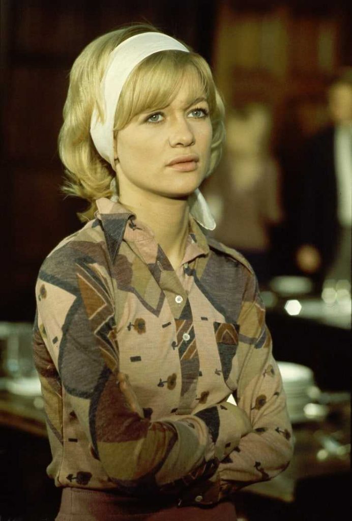 49 Judy Geeson Nude Pictures Brings Together Style, Sassiness And Sexiness 73