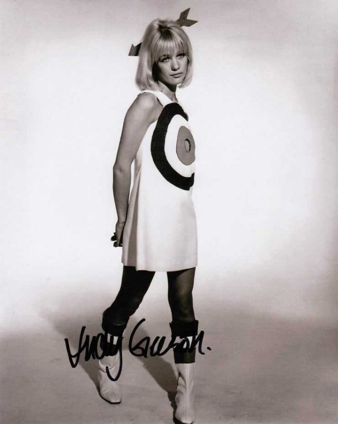 49 Judy Geeson Nude Pictures Brings Together Style, Sassiness And Sexiness 20