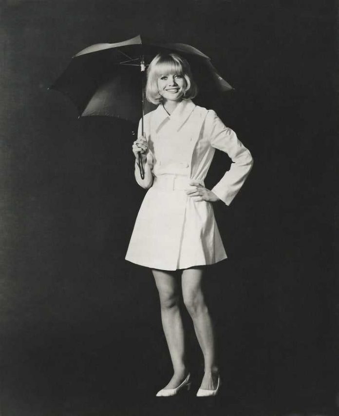 49 Judy Geeson Nude Pictures Brings Together Style, Sassiness And Sexiness 60