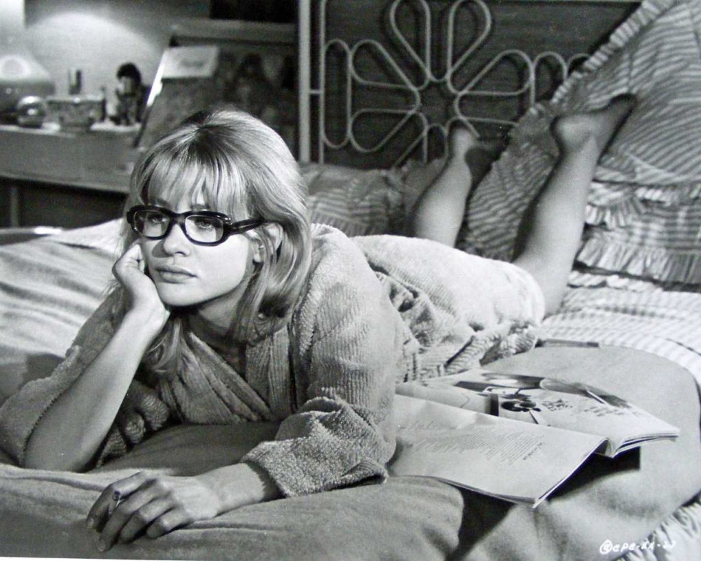 49 Judy Geeson Nude Pictures Brings Together Style, Sassiness And Sexiness 52