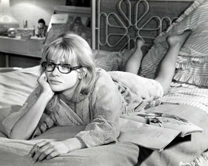 49 Judy Geeson Nude Pictures Brings Together Style, Sassiness And Sexiness 5
