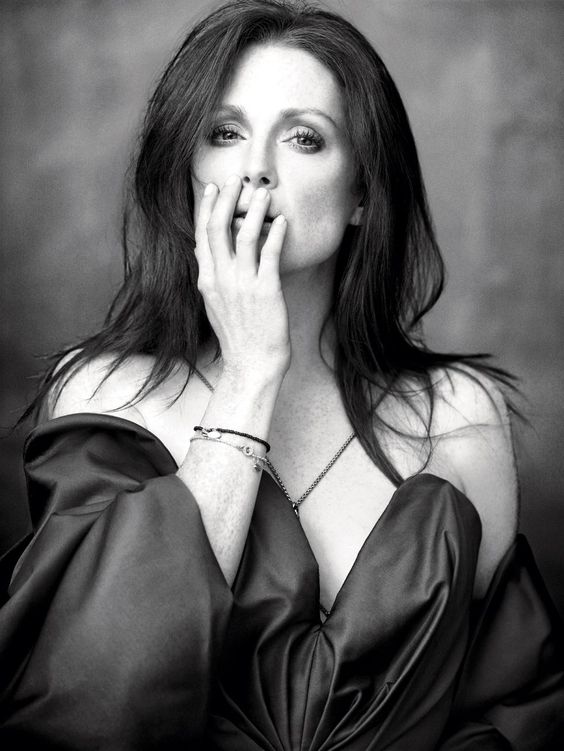 Julianne Moore hot lady picture