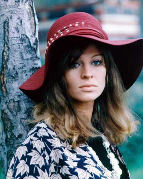 51 Hottest Julie Christie Big Butt Pictures Which Will Cause You To Surrender To Her Inexplicable Beauty 398