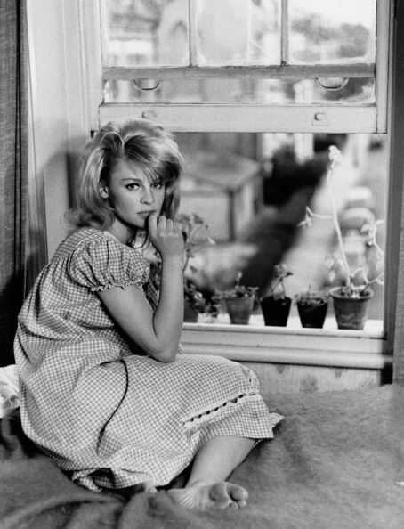 51 Hottest Julie Christie Big Butt Pictures Which Will Cause You To Surrender To Her Inexplicable Beauty 36