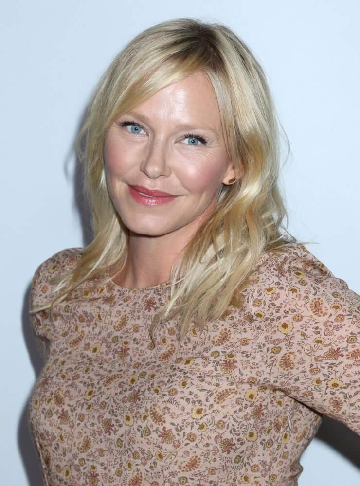 Kelli Giddish sexy busty pictures (2)