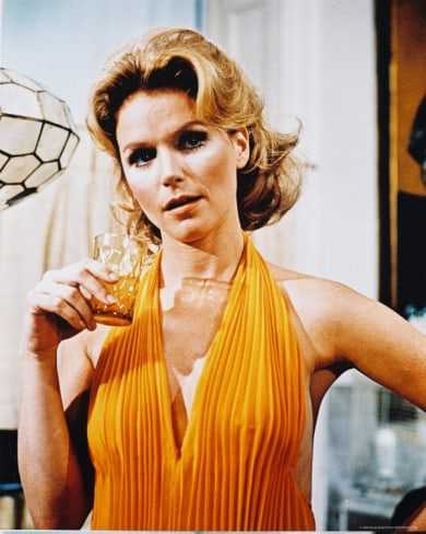 Lee Remick sexy cleavage pics