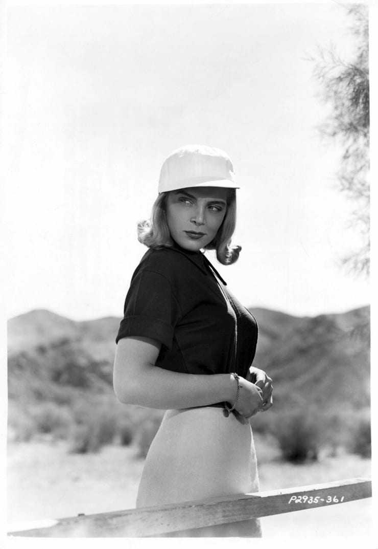51 Sexy Lizabeth Scott Boobs Pictures Which Will Make You Succumb To Her 8