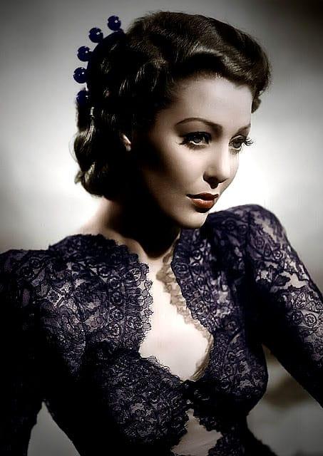 Loretta Young cleavage pic