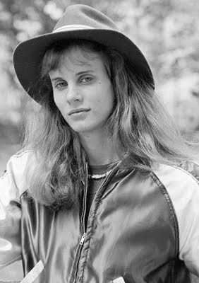 32 Lori Singer Nude Pictures Present Her Magnetizing Attractiveness 4