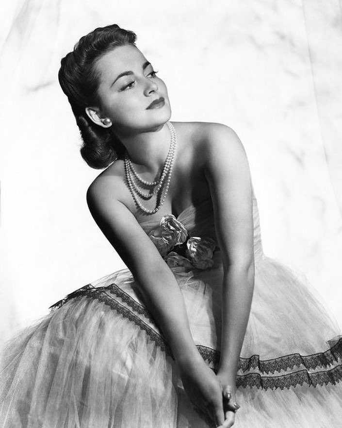 51 Sexy Olivia de Havilland Boobs Pictures Are Sure To Leave You Baffled 25