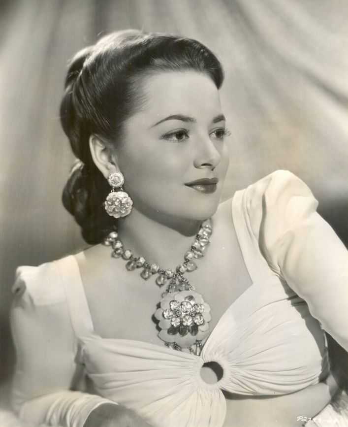 51 Sexy Olivia de Havilland Boobs Pictures Are Sure To Leave You Baffled 16