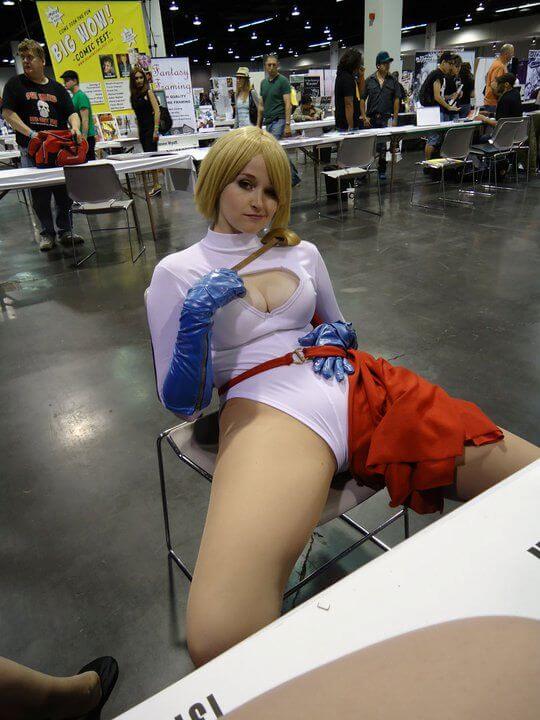 Power Girl awesome thighs pic