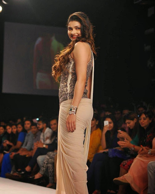 Prachi Desai Beautiful Actress Ramp Walk Photos at Fashion Week 40