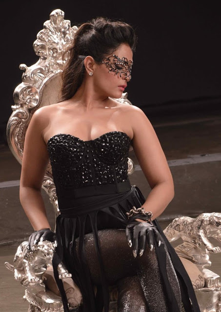 Beautiful Actress Richa Chadda Hot Sizzling Spicy Photoshoot 6