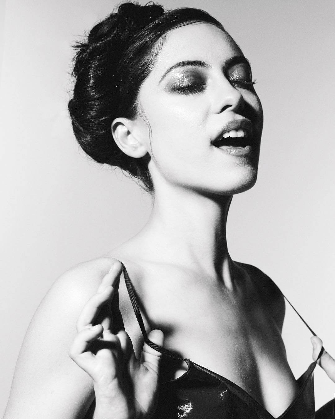 70+ Hot Pictures Of Rosa Salazar Are Slices Of Heaven - Top 