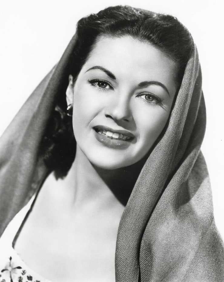 51 Sexy Yvonne De Carlo Boobs Pictures Which Will Get All Of You Perspiring 43